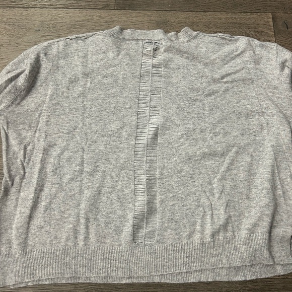Lightweight distressed sweater by Fate - Picture 7 of 9